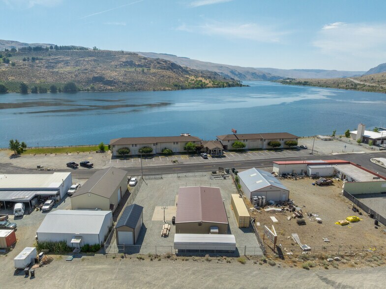 More Photos Of 102 E Lakeshore Dr, Pateros Auto Repair For Sale