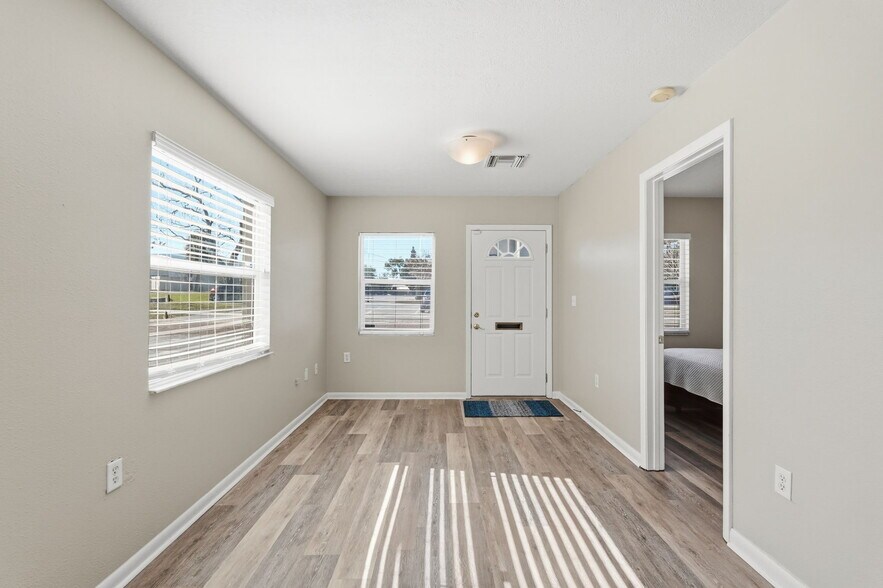 More Photos Of 500-510 Tarpon Ave E, Tarpon Springs Office For Sale