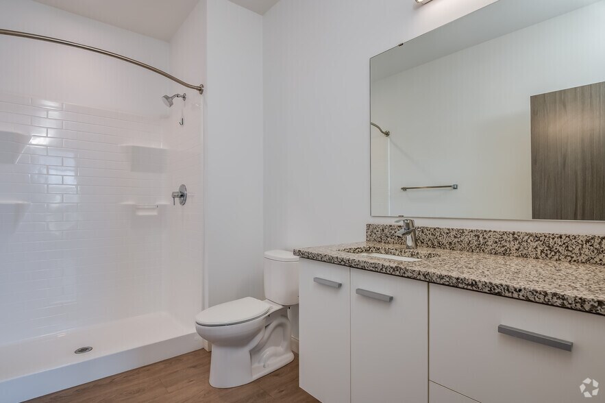 More Photos Of 211 W Mineral St, Milwaukee Apartments For Lease