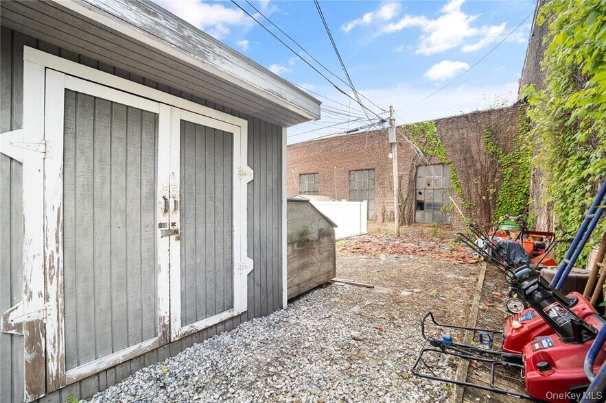More Photos Of 7503 88th St, Glendale Storefront Retail Residential For Sale