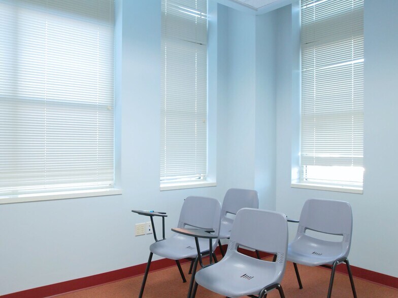 More Photos Of 43130 Amberwood Plz, South Riding Medical For Lease