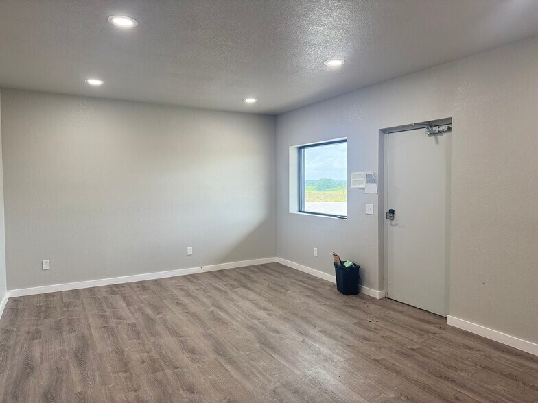 More Photos Of 5744 N FM 51, Weatherford Light Distribution For Lease