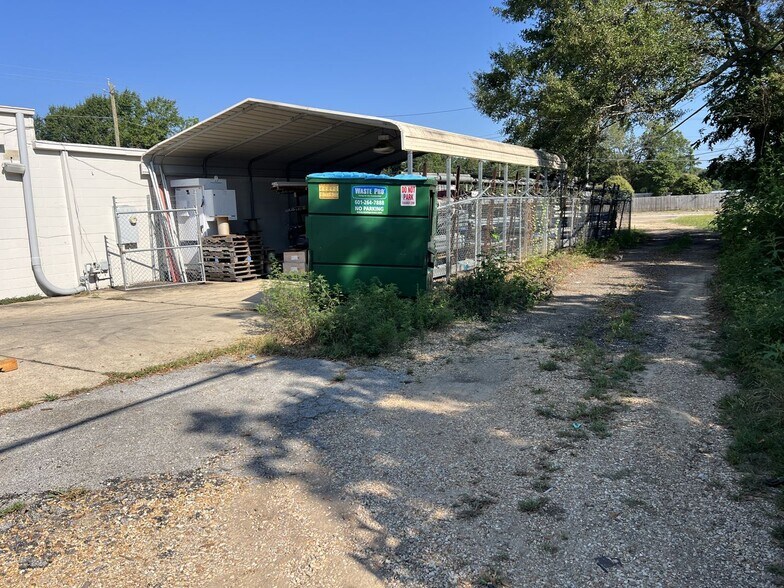 More Photos Of 519 N 13th Ave, Laurel Distribution For Sale