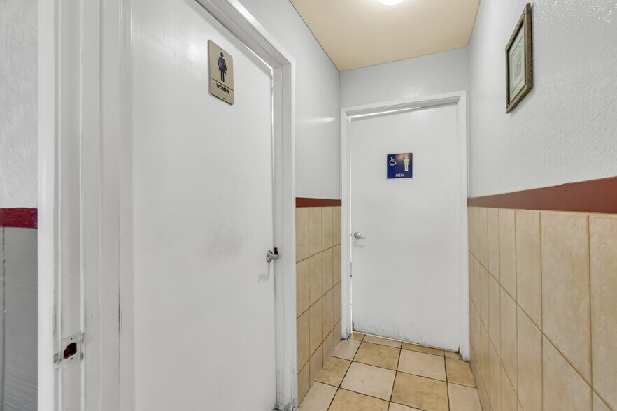 More Photos Of 7223 55th St, Sacramento Restaurant For Sale