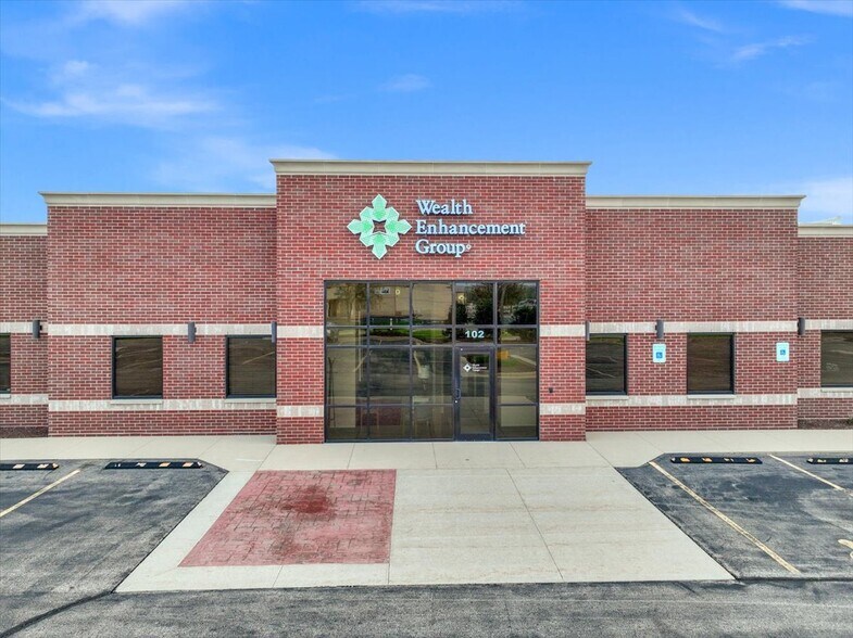 More Photos Of 1545 Associates Dr, Dubuque Office For Sale