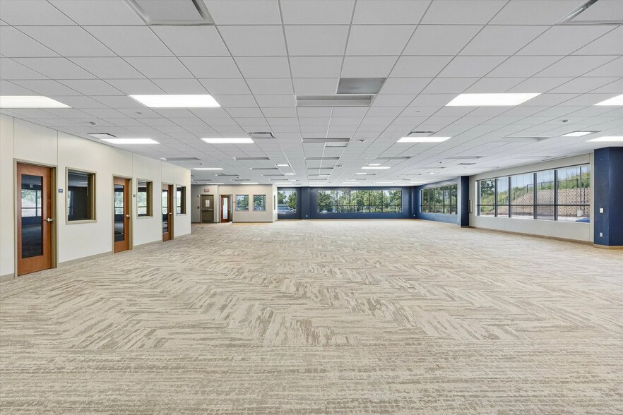 More Photos Of 11010 Burdette St, Omaha Office For Lease