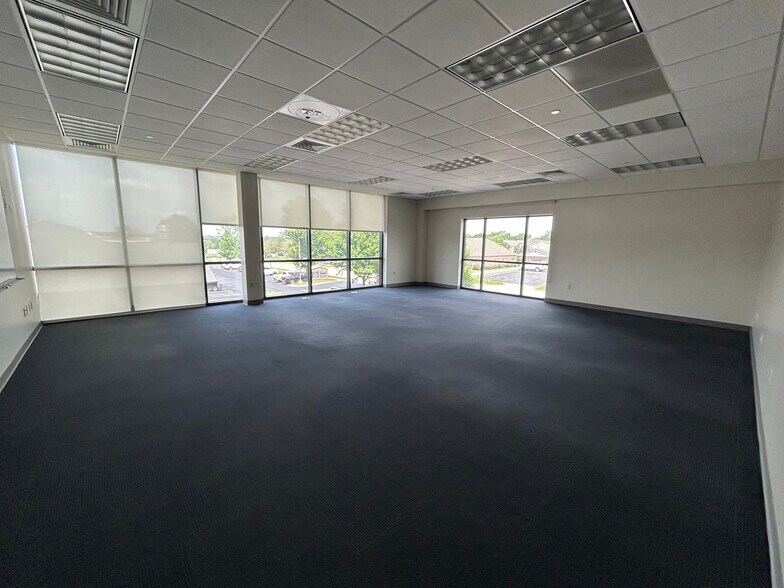 More Photos Of 3271 E Battlefield St, Springfield Office For Lease
