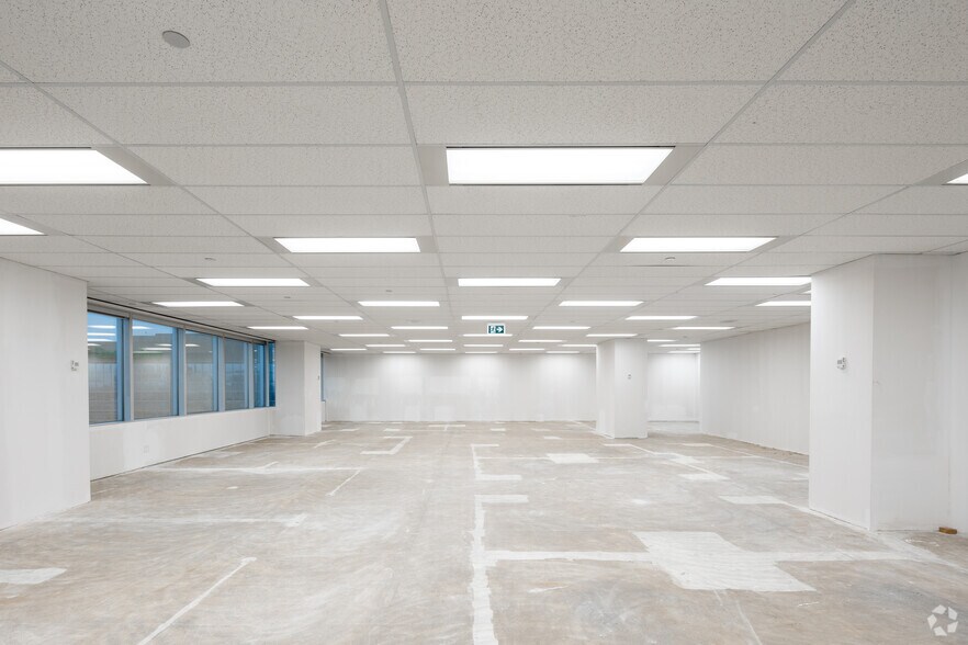 More Photos Of 1 Robert Speck Pky, Mississauga Unknown For Sale