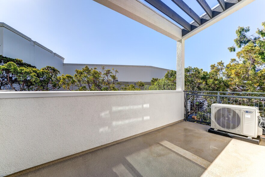 More Photos Of 7606 Girard Ave, La Jolla Apartments For Sale