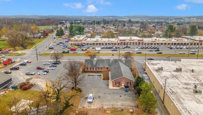 More Photos Of 925 N East St, Frederick Bank For Lease