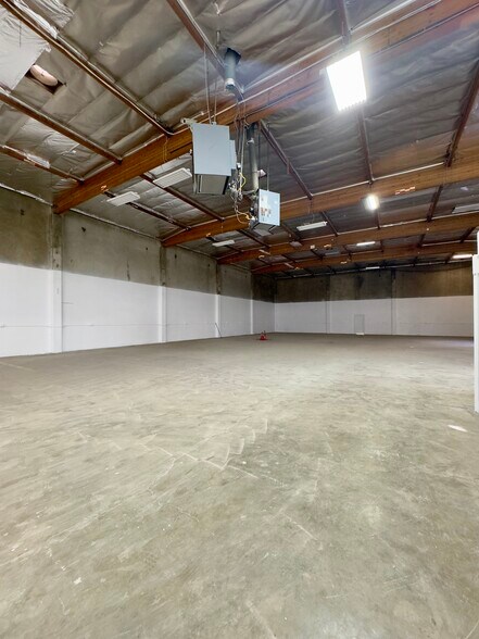 More Photos Of 9819 Glenoaks Blvd, Sun Valley Manufacturing For Sale