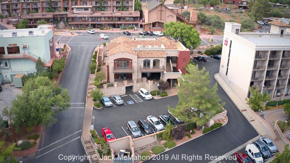 More Photos Of 390 N State Route 89A, Sedona Storefront For Lease