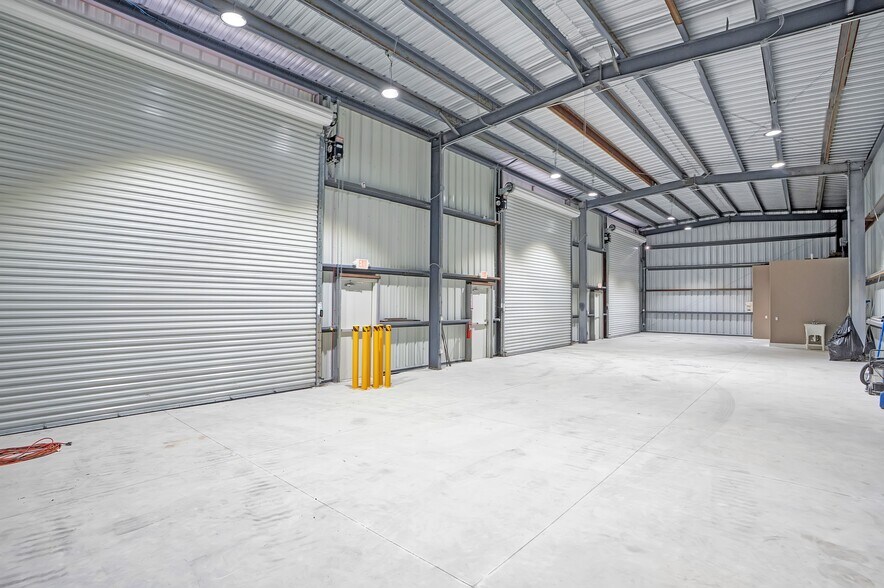 More Photos Of 3295 Steel Rail Dr, Bunnell Warehouse For Lease