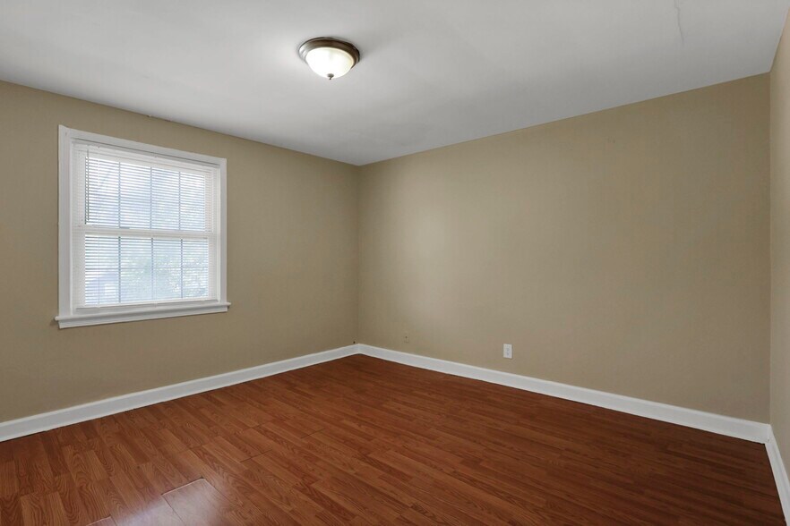 More Photos Of 1079 S James Rd, Columbus Apartments For Sale