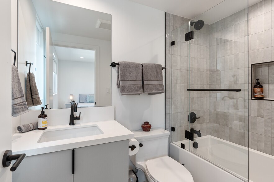 More Photos Of 1035 N Serrano Ave, Los Angeles Apartments For Sale