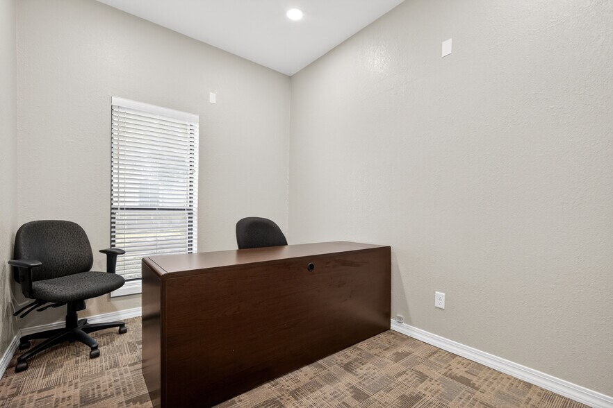 More Photos Of 2400 Tee Cir, Norman Medical For Lease
