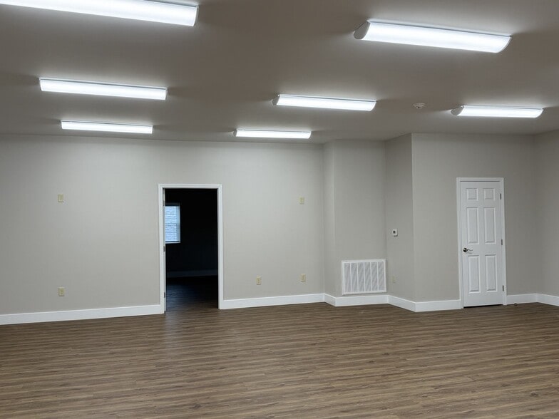 More Photos Of 116 Columbus Pky, Opelika Office For Lease