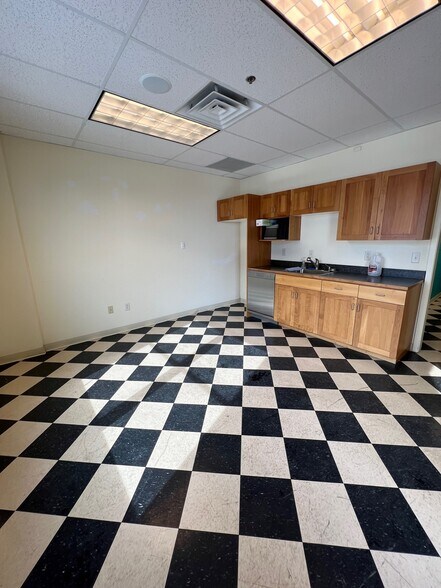 More Photos Of 501-537 W 66th St, Loveland Flex For Lease