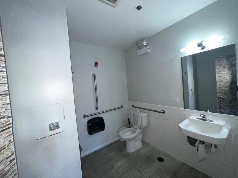 More Photos Of 3600 N Halsted St, Chicago Apartments For Lease