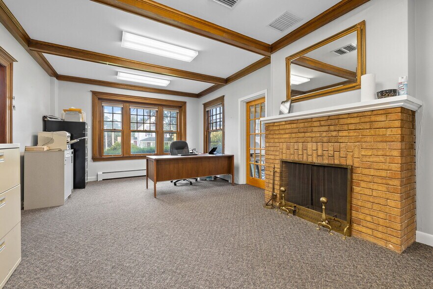 More Photos Of 110 Main St, Manchester Office Residential For Sale