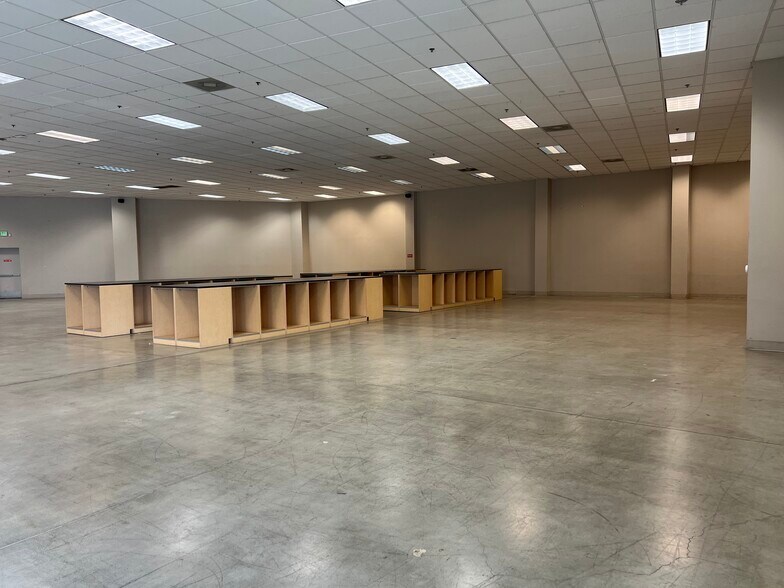 More Photos Of 4150-4190 W Shaw Ave, Fresno Unknown For Lease