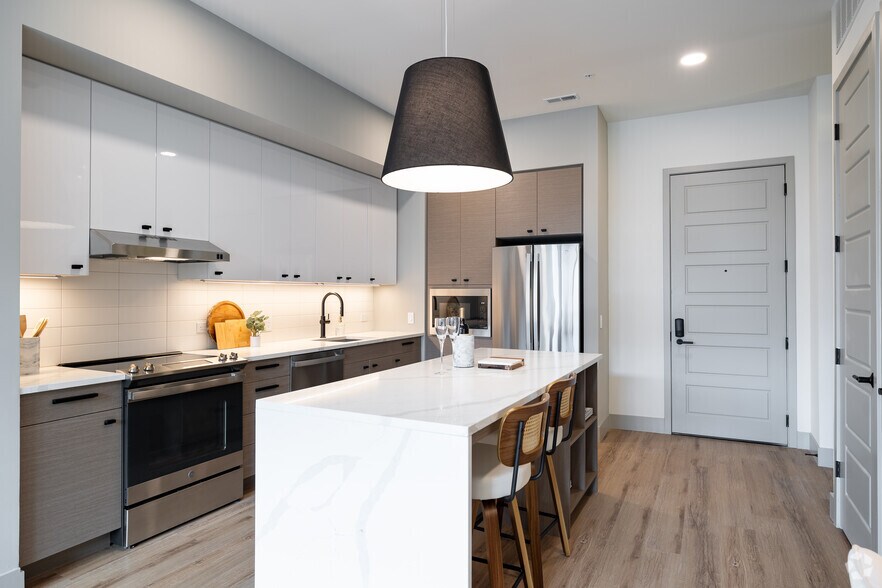 More Photos Of The Shoppes on Central Avenue, Clayton Apartments For Lease