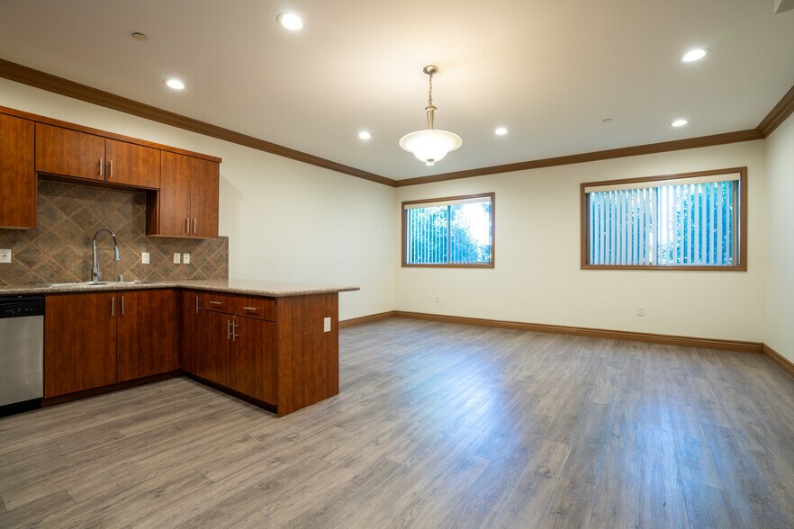 More Photos Of 7203 Rubio Ave, Lake Balboa Apartments For Sale