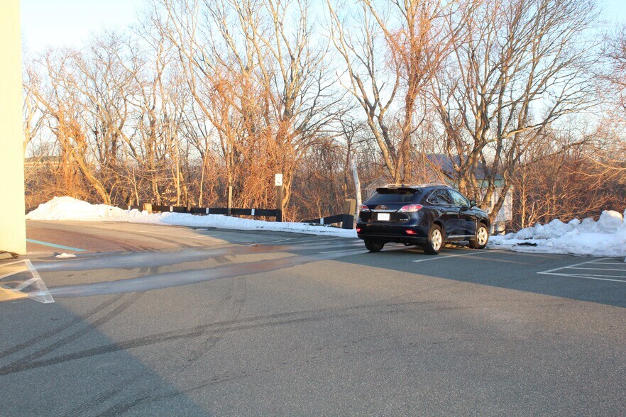 More Photos Of 30-39 Blackburn Ctr, Gloucester Warehouse For Lease