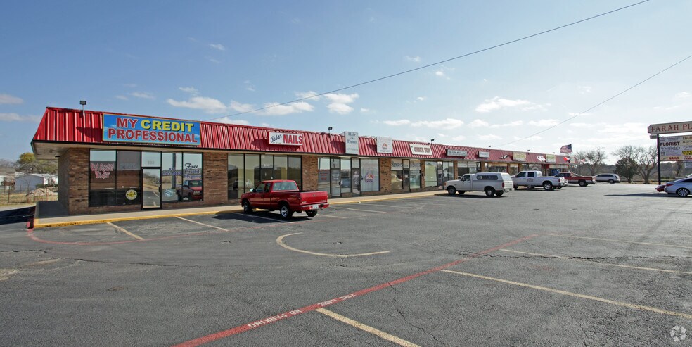More Photos Of 800 N Crowley Rd, Crowley Storefront For Sale