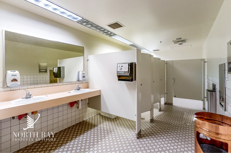 More Photos Of 991 Gordon Ln, Santa Rosa Casino For Lease