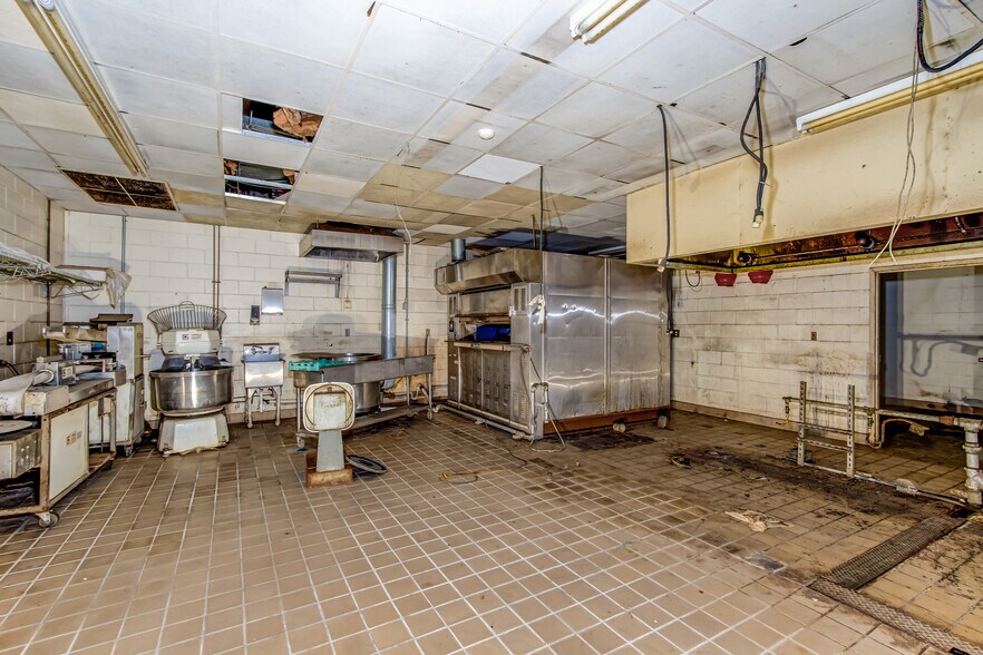 More Photos Of 15 7th St, Augusta Restaurant For Sale