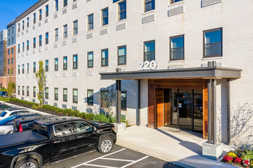 More Photos Of 220 Forbes Rd, Braintree Office For Lease