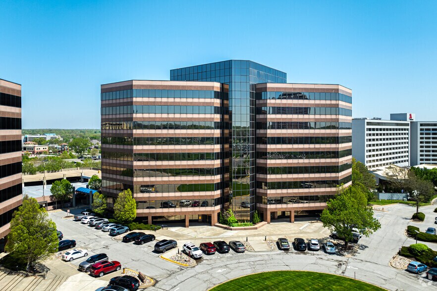 More Photos Of 7300 W 110th St, Overland Park Office For Sale