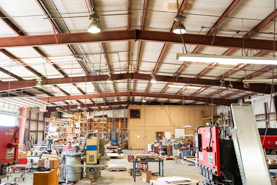 More Photos Of 1630 N Interstate 35 E, Lancaster Flex For Sale