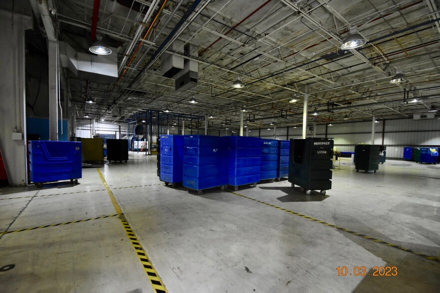More Photos Of 956 N Broadway St, Greenville Distribution For Sale