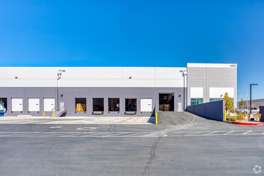 More Photos Of 4305 N Lamb Blvd, Las Vegas Warehouse For Lease