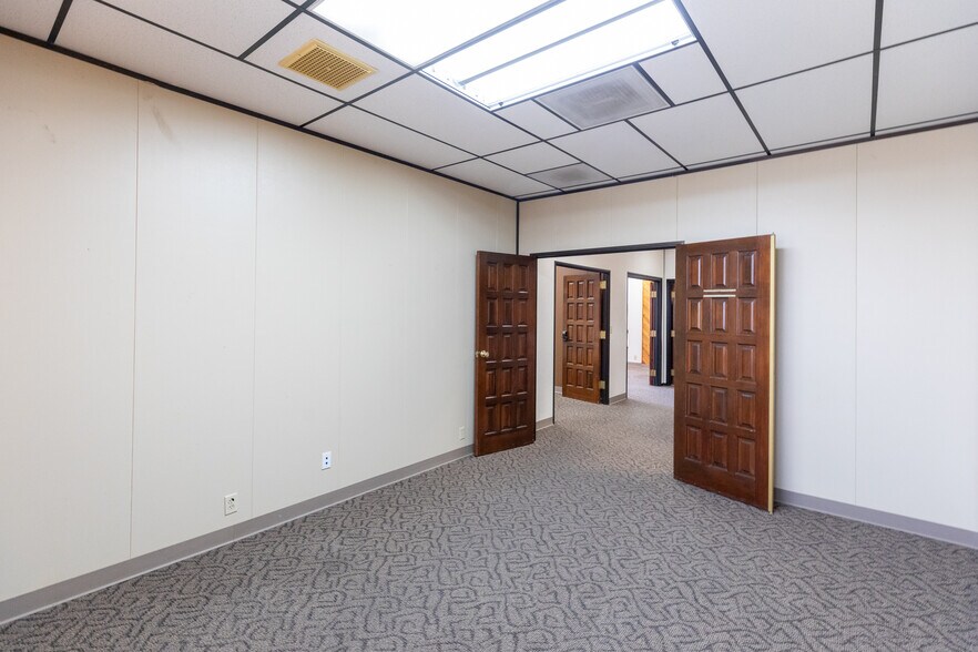 More Photos Of 1249 E Ridgecrest Blvd, Ridgecrest Office For Sale