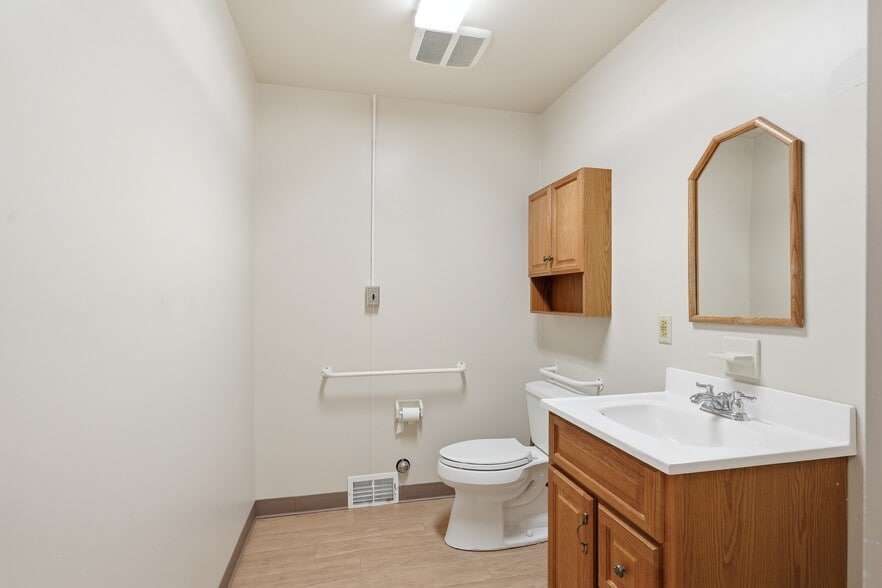 More Photos Of 222 Gibbsboro Rd, Clementon Office For Sale