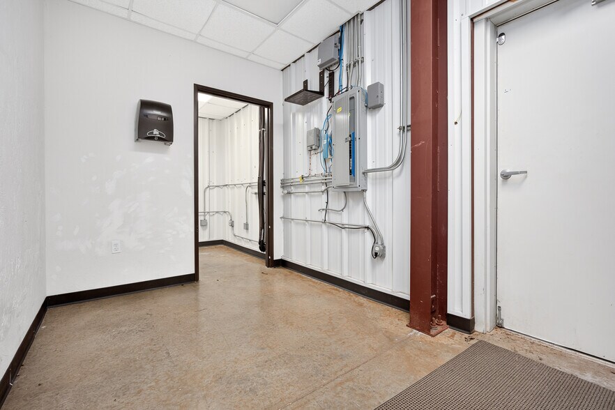 More Photos Of 1940 Harper St, Choctaw Medical For Lease