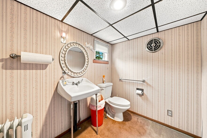 More Photos Of 1519 Renton Rd, Pittsburgh Funeral Home For Sale