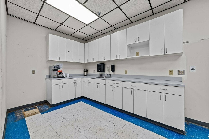 More Photos Of 2107 Black Creek Rd SE, Wilson Warehouse For Lease