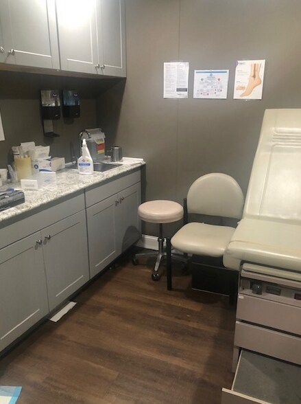 More Photos Of 20 Hospital Dr, Toms River Medical For Lease