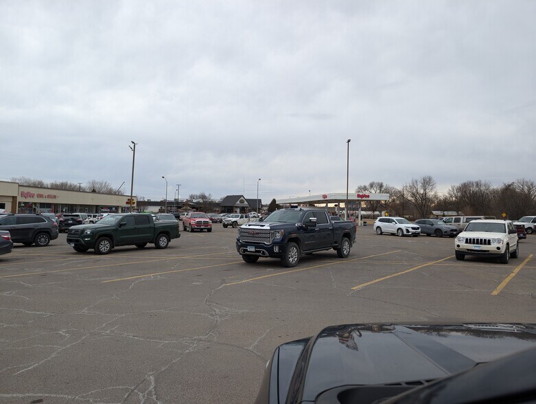 More Photos Of 2025 S Broadway St, New Ulm Freestanding For Lease