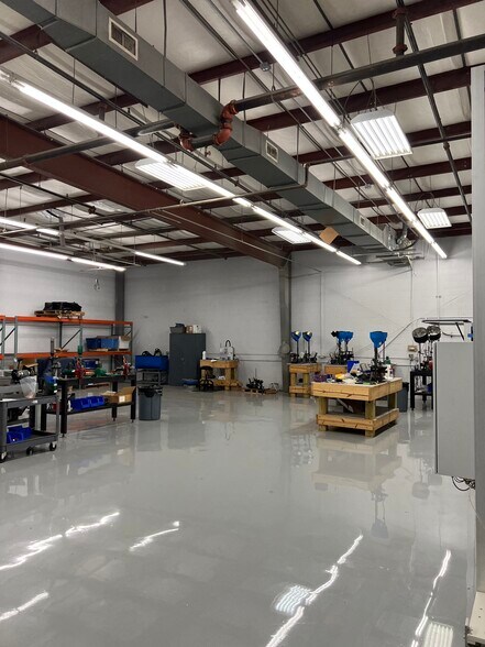 More Photos Of 128 Commercial Dr, Mooresville Warehouse For Lease