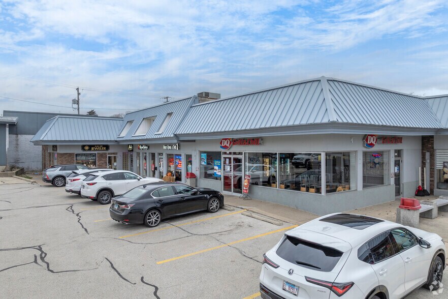 More Photos Of 2720-2780 Dundee Rd, Northbrook Freestanding For Lease