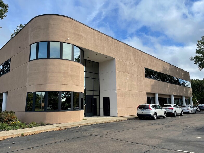 More Photos Of 556 Washington Ave, North Haven Office For Sale