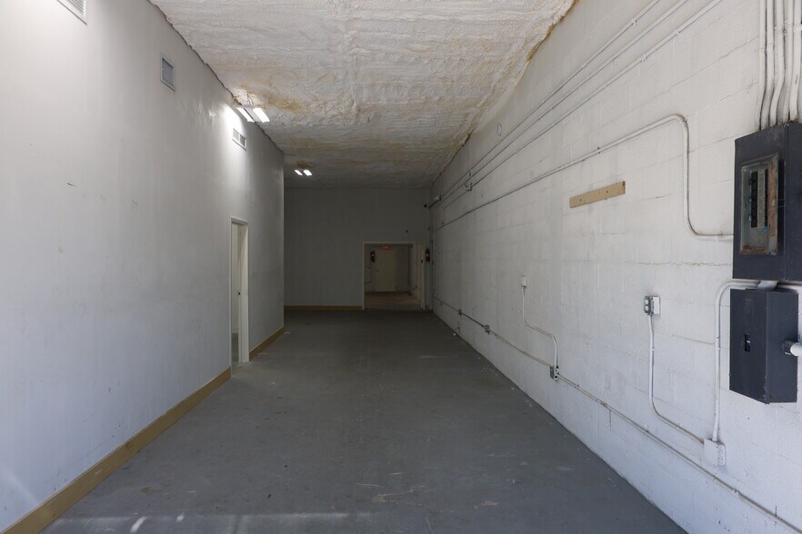 More Photos Of 1847 NW 21st St, Miami Warehouse For Lease