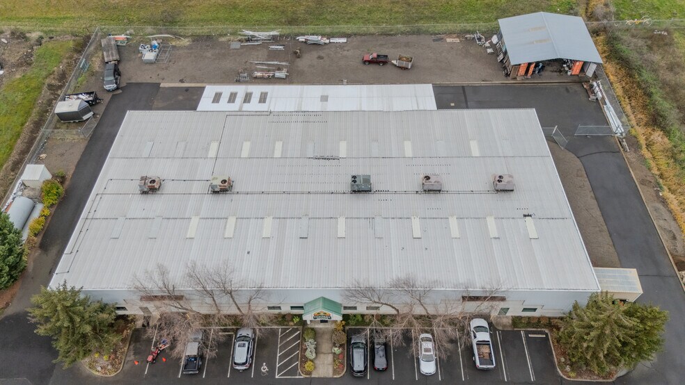More Photos Of 5885 Crater Lake Hwy, Central Point Warehouse For Sale