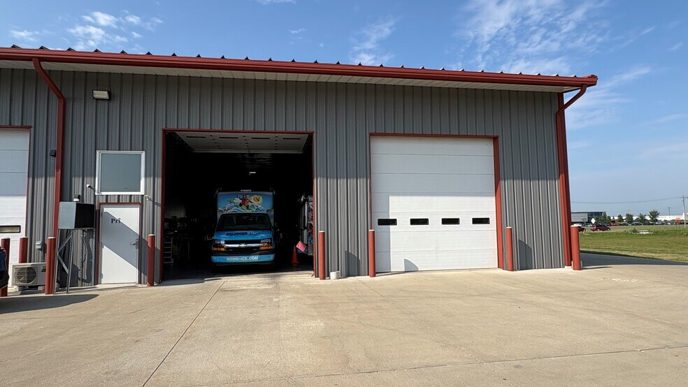More Photos Of 4592 Dale Dr, Lafayette Industrial For Lease