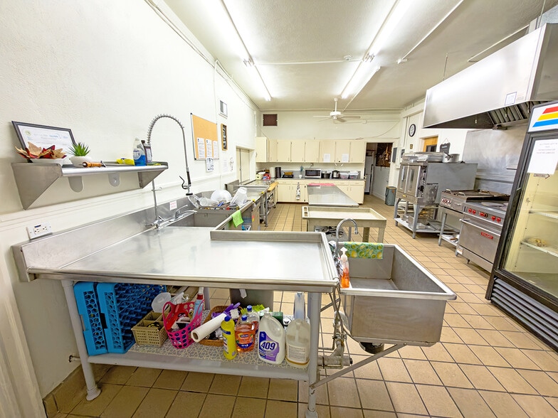 More Photos Of 603 11th St W, Bradenton Religious Facility For Sale